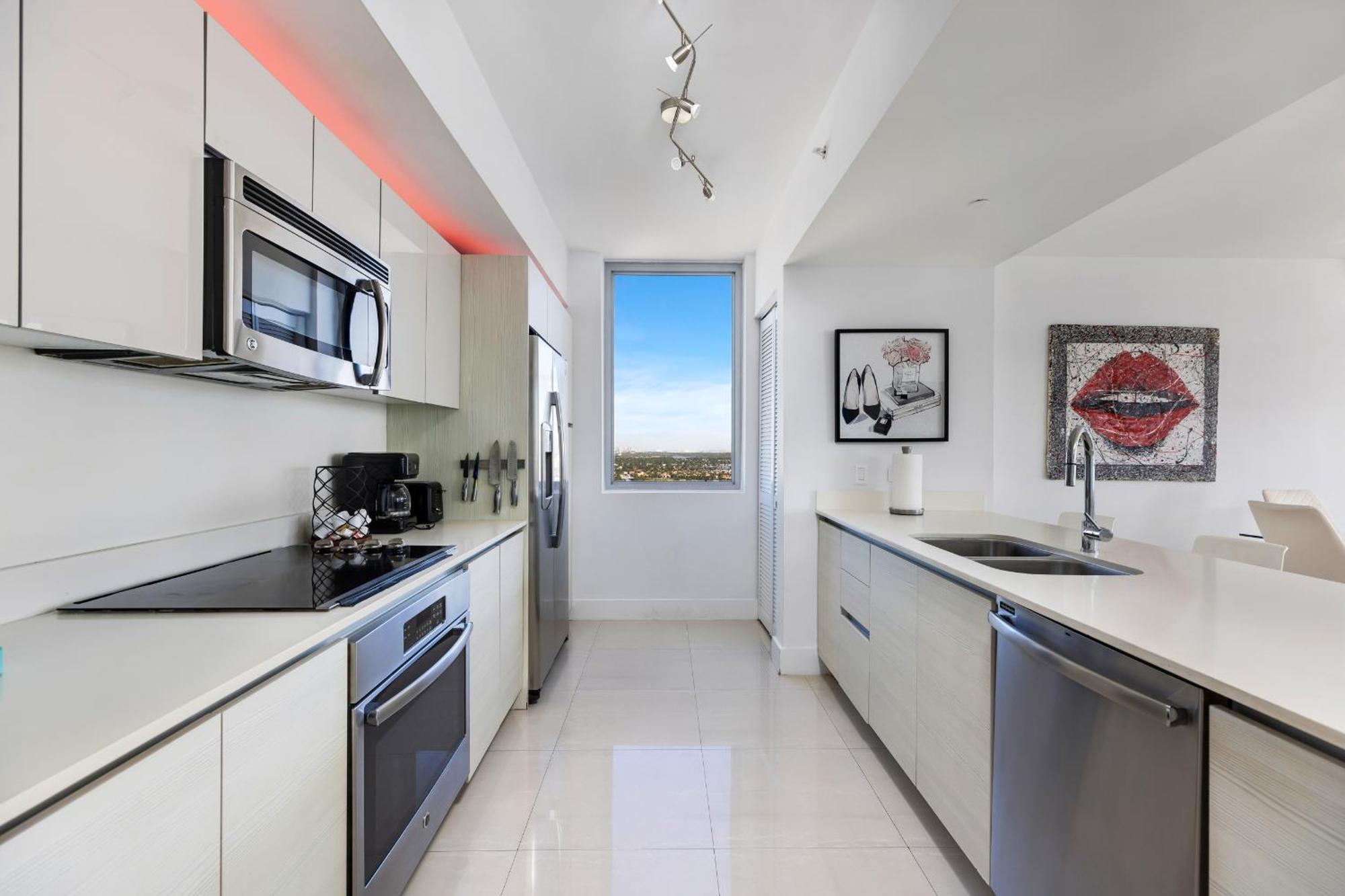 Resort-Style Living With Direct Ocean Views - 3Br Beauty Hallandale Beach Zewnętrze zdjęcie